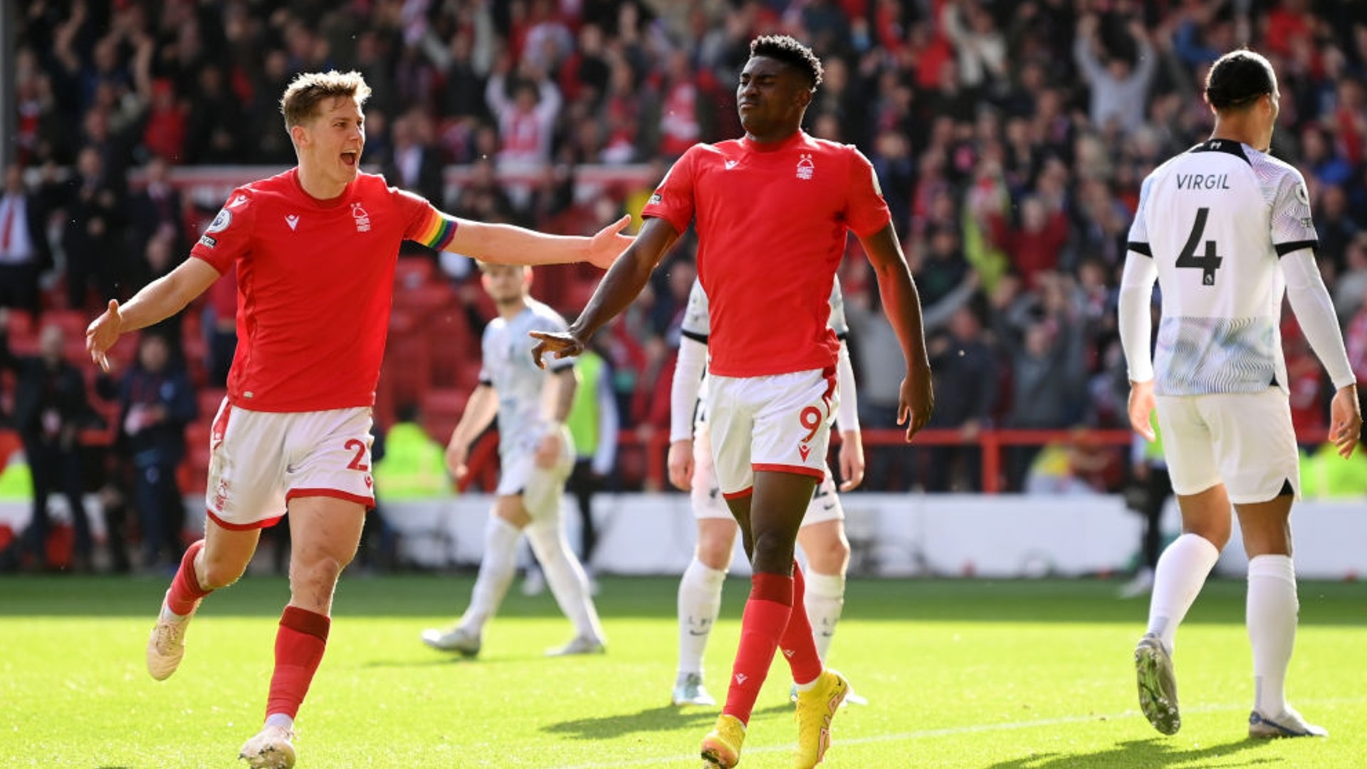 经过核磁共 经过核磁共